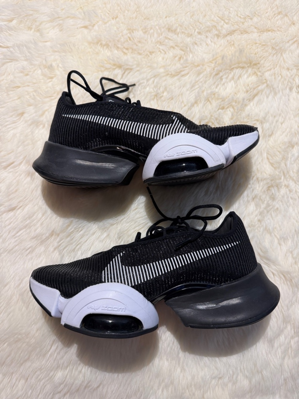 Nike Black and White Knit Athletic Sneakers NWOT!